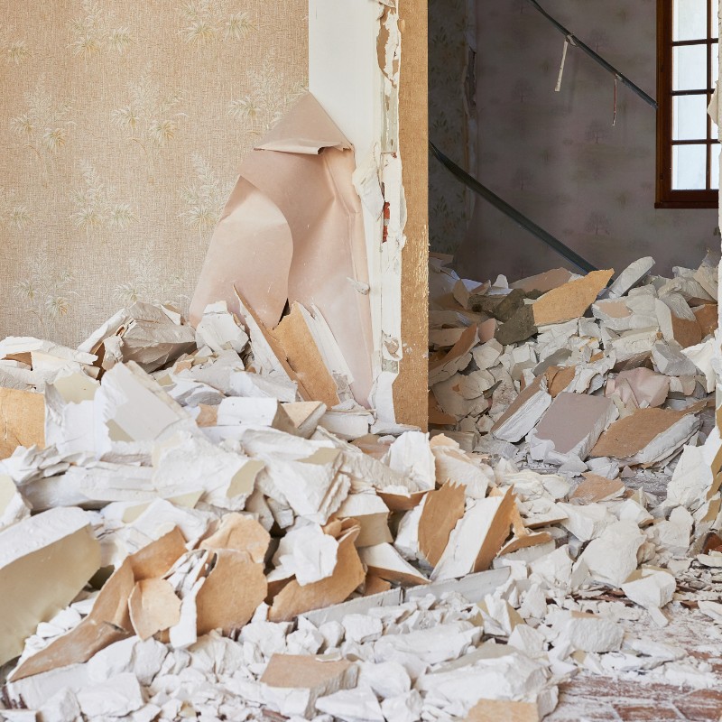 Zone extérieure avec blocs empilés et amas de pierre concassée  à Lorraine